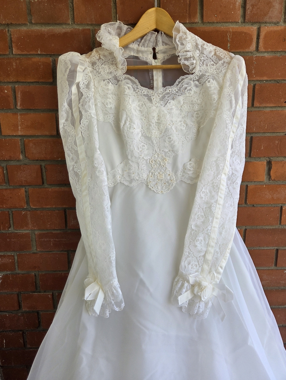 Vintage 70s Party Time Fashions Bridal Set - Gown & Lace Picture Hat - 75" Train